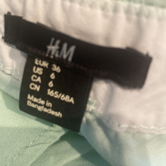 H&M size 6 cuffed hem shorts - Picture 6 of 7